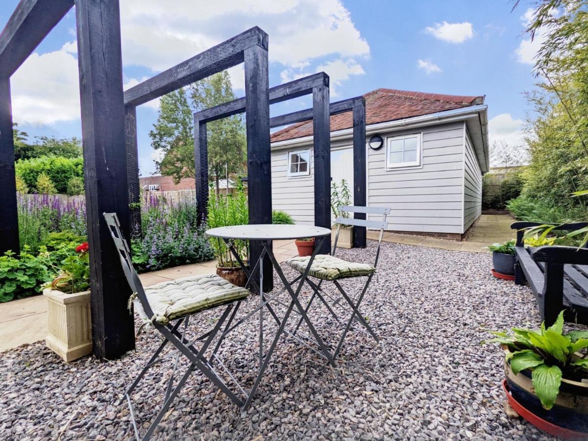 Little Maplewood, Tangmere Exterior foto